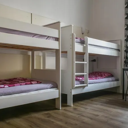 Diana Park Hostel *