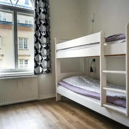 Diana Park Hostel *