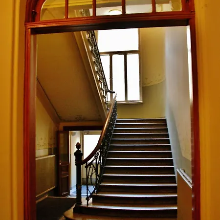 Diana Park Хостел *