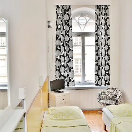 Diana Park Хостел *